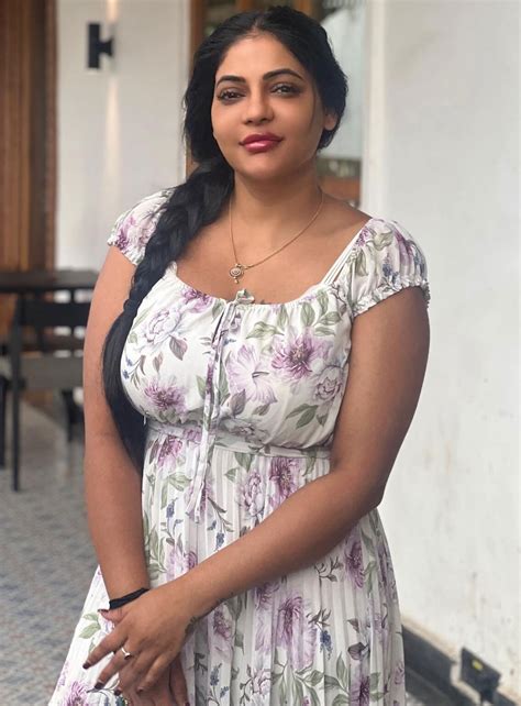 'aunty big boobs malayalam' Search .